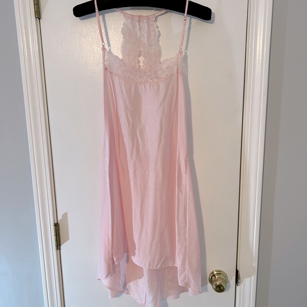 VICTORIA’S SECRET High-low Sheer Pink Lace Silk Blend Slip - Size Medium 💕 - Picture 1 of 9